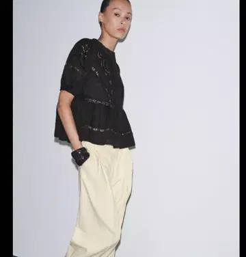 새상품 ZARA 우먼 컬렉션 로맨틱 자수 블라우스 M