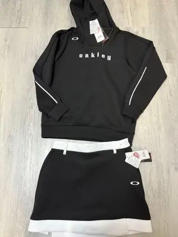 새상품 L,XL OAKLEY 오클리 골프 셋업 후드티 & 스커트