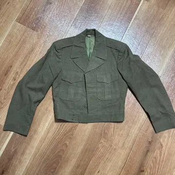 빈티지 올리브 그린 크롭 밀리터리 자켓