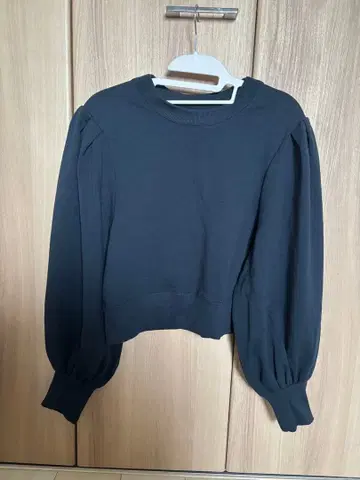 armonia 턱 슬리브 맨투맨 네이비