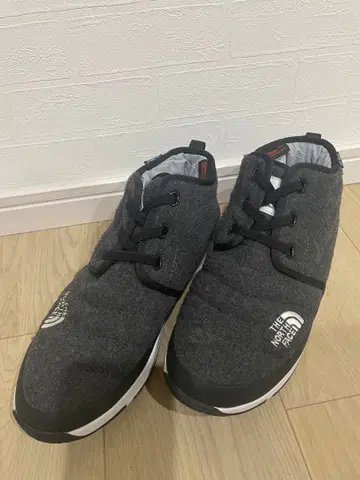 THE NORTH FACE 그레이 스니커즈