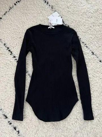 [ 미사용 새상품 ] CLAINE 클라네 블랙 리브 긴팔 상의 사이즈 1