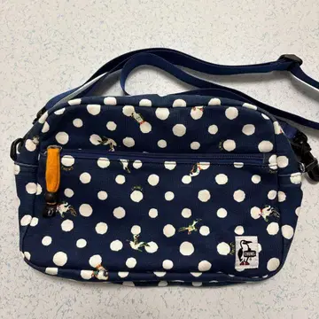 CHUMS 도트 무늬 숄더백