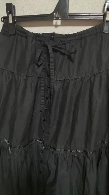 핑크하우스, 블랙 플레어 스커트 리본 포함