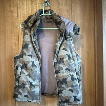 Reinette 카모 패턴 다운 베스트