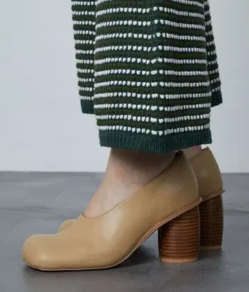 [ 새상품급 ] Firsthand 퍼스트 핸드 벌룬 투 펌프스 24cm