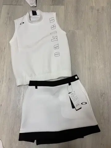 새상품 L 사이즈 OAKLEY 오클리 골프 셋업 베스트 & 스커트