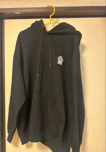 GALPEE 캐릭터 자수 블랙 후드티