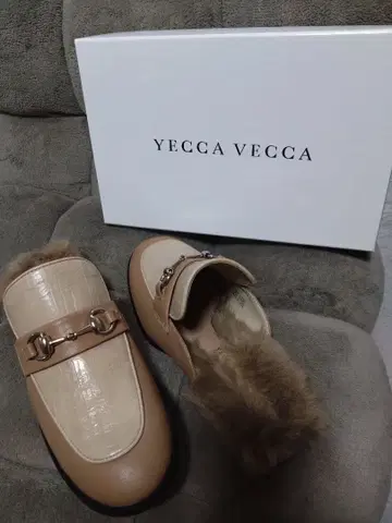 YECCA VECCA 베이지 클로그 샌들