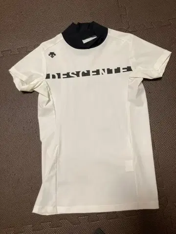 데상트 골프 모크넥 상의