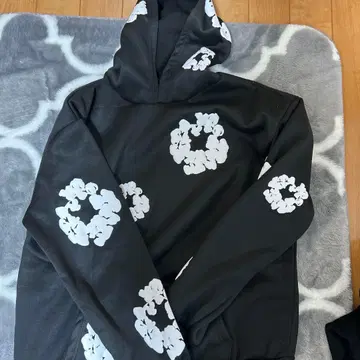 꽃무늬 프린트 후드 부착 후드티 블랙