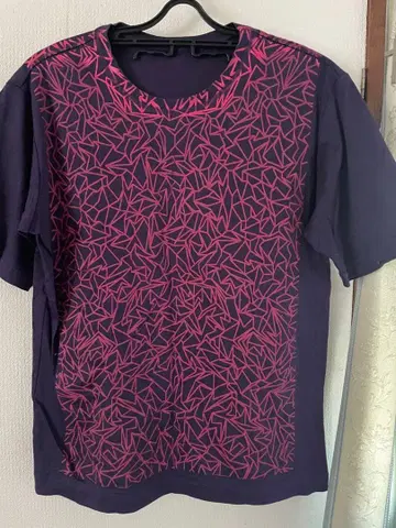 기하학 패턴 보라색 T셔츠 일본제