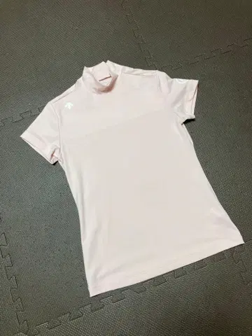 데상트 골프 모크넥 상의