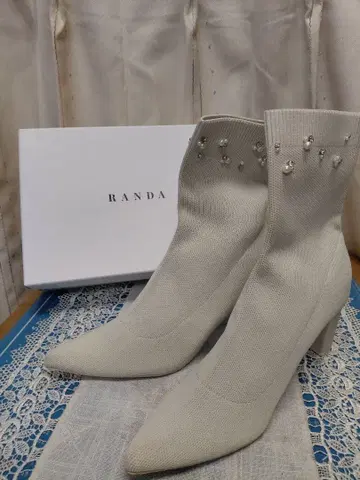 RANDA 화이트 비쥬 니트 부츠