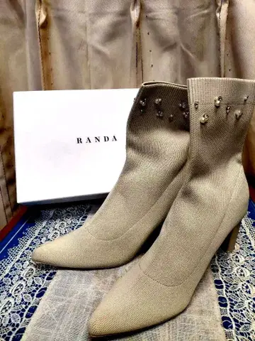 RANDA 화이트 비쥬 니트 부츠