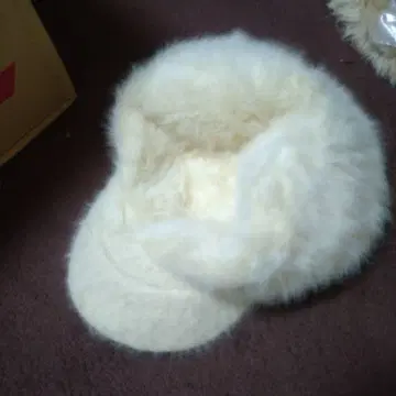 화이트 키나리, 헌팅 캡