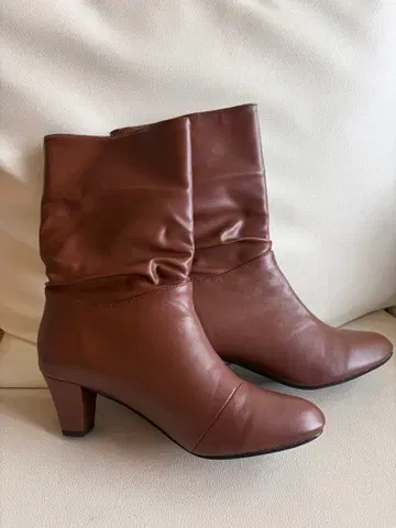 새상품급 브라운 가죽 슬립온 부티 24cm