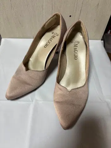 MAGGIO 베이지 스틸레토 하이힐