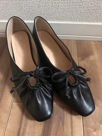 로페피크닉 리본 개더 미들 힐 펌프스 23.0cm