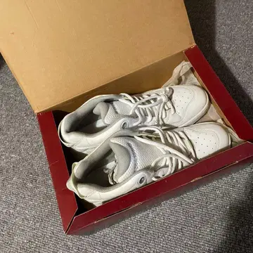 르꼬끄 스포르티브 화이트 스니커즈