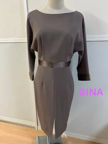 [ 택 포함 미사용 ] GINA 긴팔 돌먼 슬리브 원피스