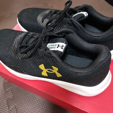 언더아머 블랙스 디럭스 폼 스니커즈