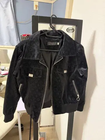 블랙 벨벳풍 집업 자켓