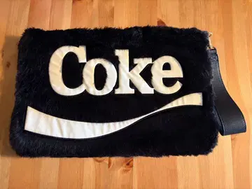 JOYRICH x COKE 콜라보 퍼 클러치백