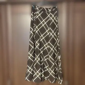 JEANASIS 브라운 체크 무늬 플레어 스커트