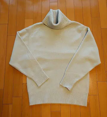 새상품급 두지엠 클라세 터틀넥 스웨터