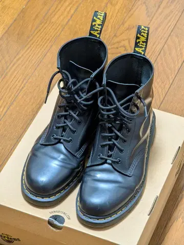 닥터마틴 1460 8홀 부츠