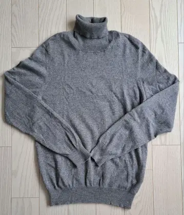 돌모어 하이넥 스웨터