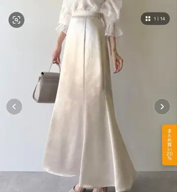 라이트 그레이 새틴 플레어 롱 스커트