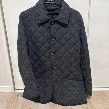 BEAMS HEART 다크 그레이 퀼팅 자켓