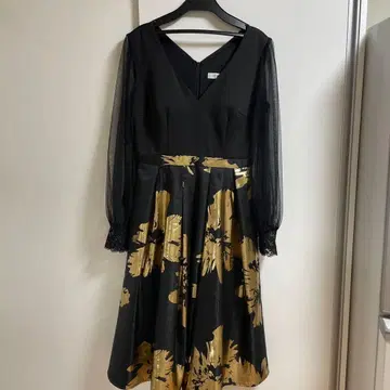 JEWELS 블랙 골드 컬러 꽃무늬 드레스