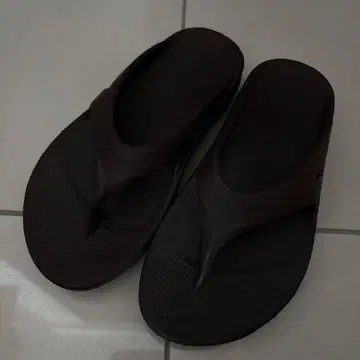 OOFOS 샌들 브라운
