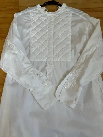 JANE SMITH 화이트 퀼팅 원피스