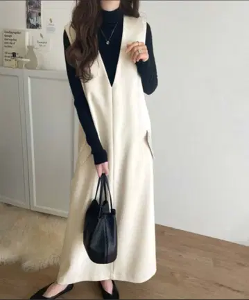 [ 새상품 시착만 한 상품 ] 클래식 엘프 포켓 V넥 원피스