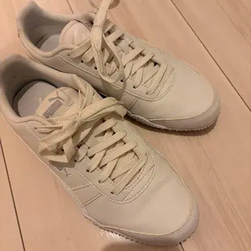 PUMA 화이트 스니커즈 베라 24.5-25