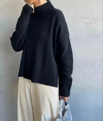 미즈이로 인드 하이넥 와이드 실루엣 니트 풀오버