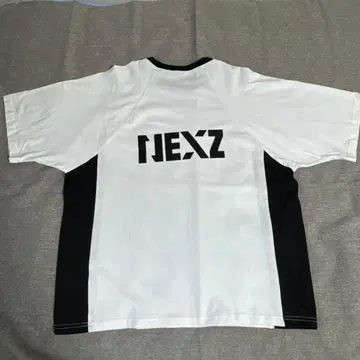 NEXZ 로고 T셔츠 화이트/블랙