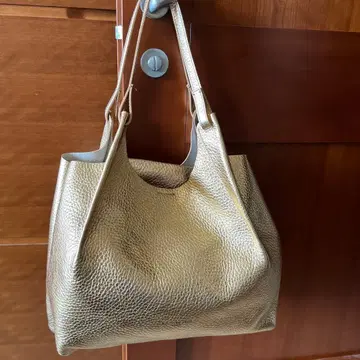 잔니 카리아니 듀아 골드 파우치 포함