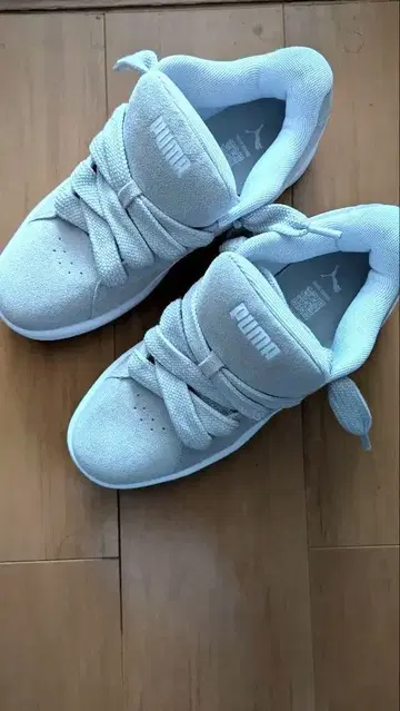 Puma 그레이 스니커즈