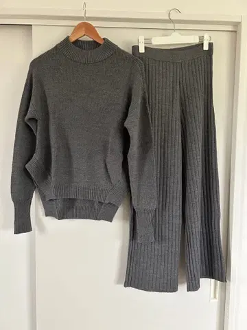 아쿠아걸 리브 하이넥 그레이 셋업