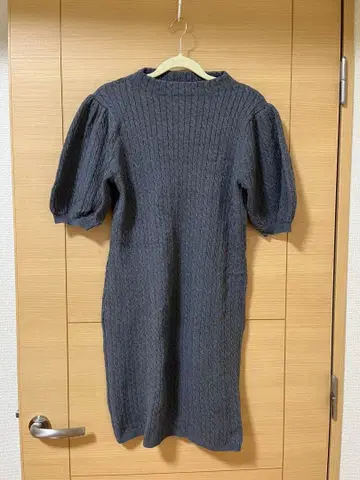 퍼프 슬리브 케이블 니트 드레스 그레이