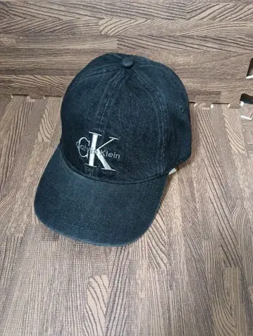 미사용품 Calvin Klein 블랙 야구 모자 데님