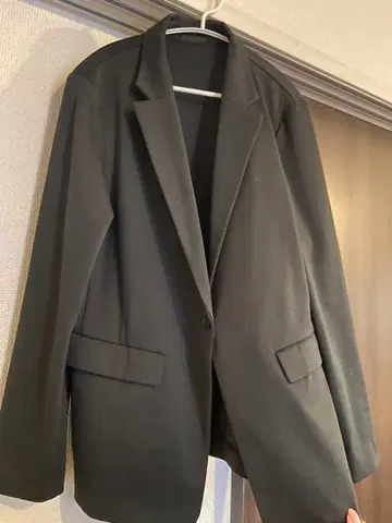 유니클로 블랙 테일러드 자켓