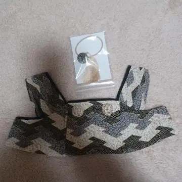 LOVOT 상의 니에츠 크레이프 원단 겉옷 장식 포함 (히나비시)