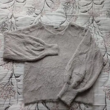 INGNI 라이트 그레이 V넥 니트