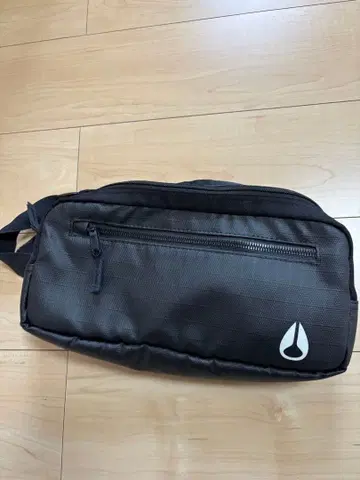 NIXON 닉슨 숄더백